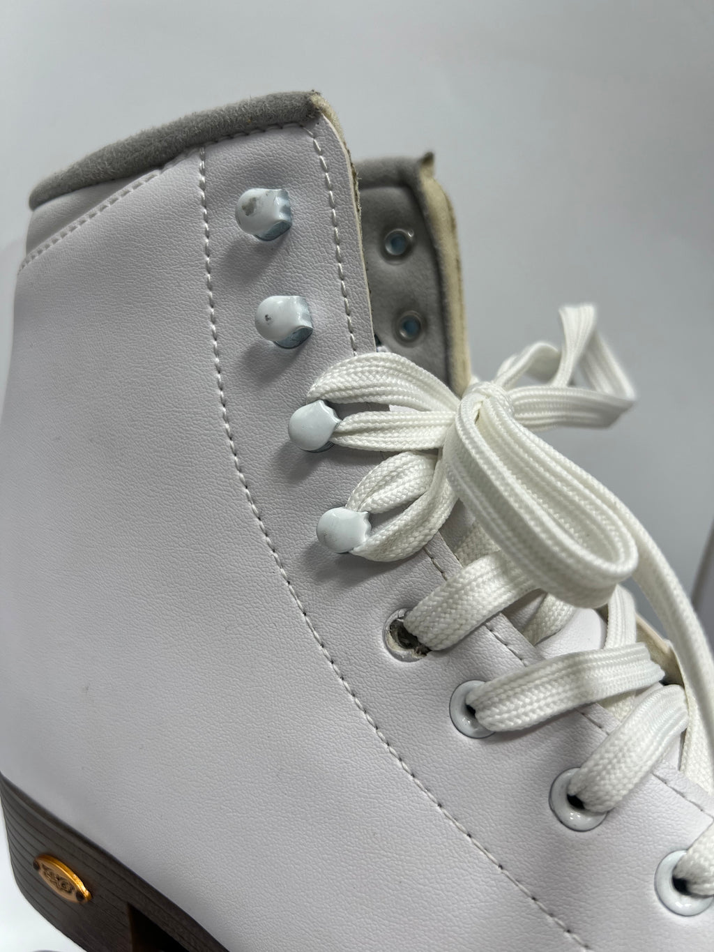 Sure-Grip - Fame - White Size 10 *BLEM* - Pigeon's Roller Skate Shop