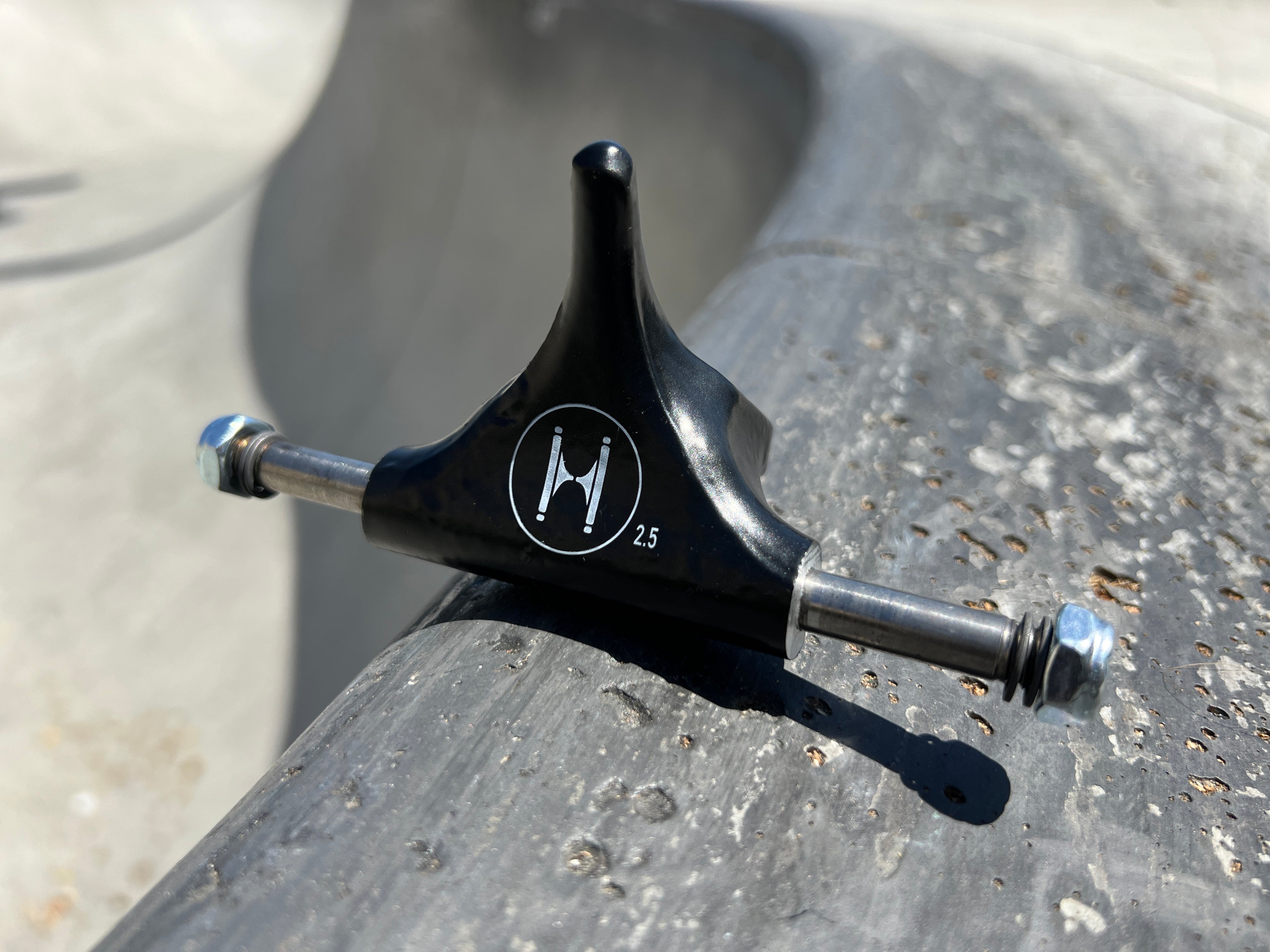 Huck Roller Skate Trucks 2.5" - Pigeon's Roller Skate Shop