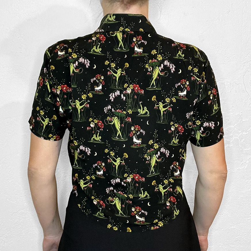 Skate Crop Button Up - LILY FROG - Pigeon's Roller Skate Shop